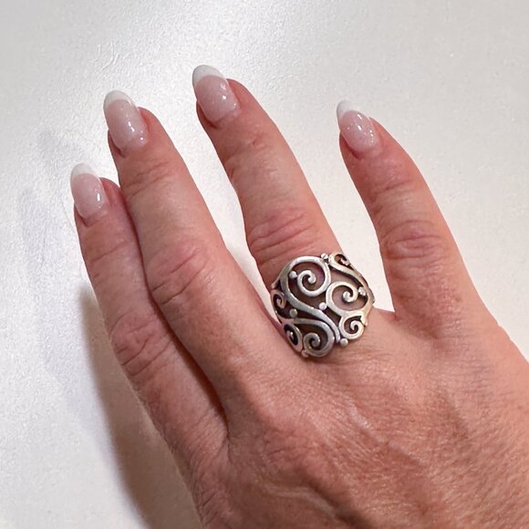 James Avery Sorrento Ring size 7, sterling silver - Picture 6 of 6